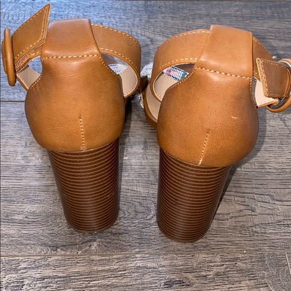 Heels - Picture 3 of 3